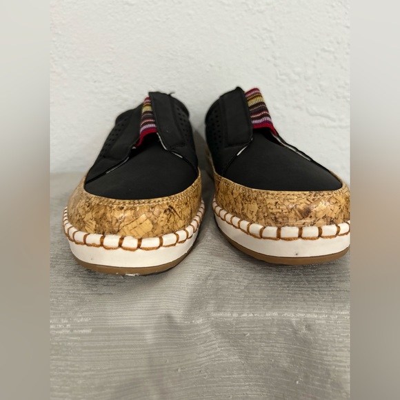 NWOT slip on low top casual sneakers black size 8 - Picture 3 of 9